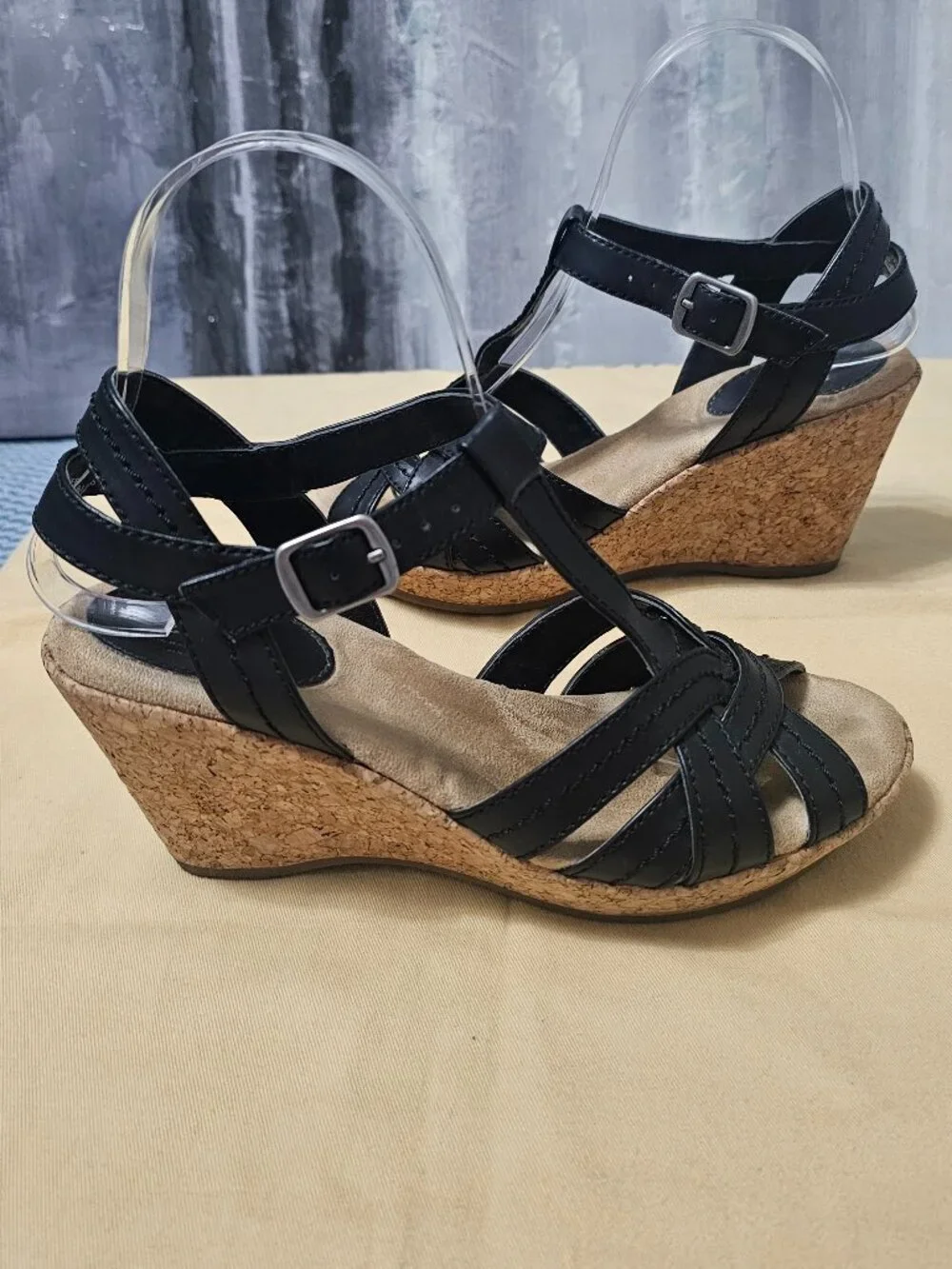 G.H. Bass & Co. Women's Black Leather Strappy Cork Wedge Sandals Shoes - Size 6 - Picture 3 of 7